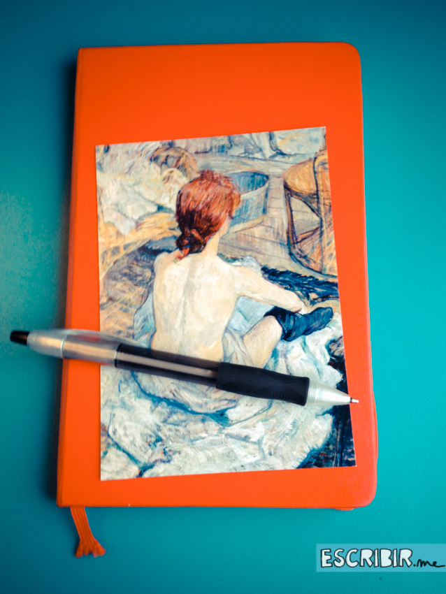 La moleskine roja. La postal es un cuadro de Toulouse Lautrec.